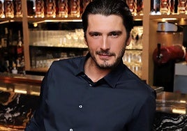 Yon González disfrutó este martes de una cena con amigos en Bilbao.