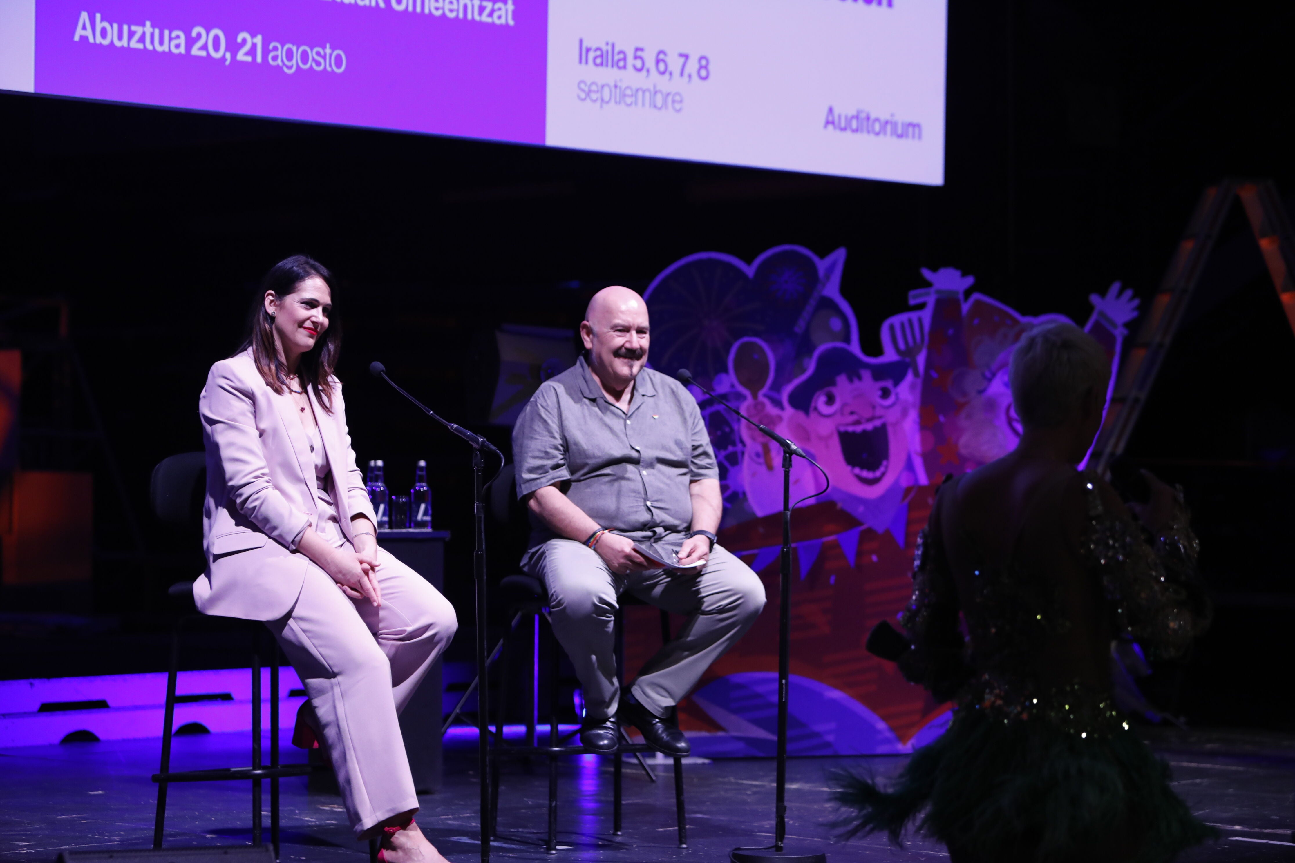 Iñigo Iturrate, director del Euskalduna, junto a la diputada de Cultura, Leixuri Arrizabalaga.