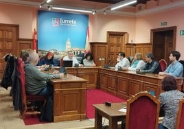 Imagen del pleno municipal en el Ayuntamiento de Iurreta