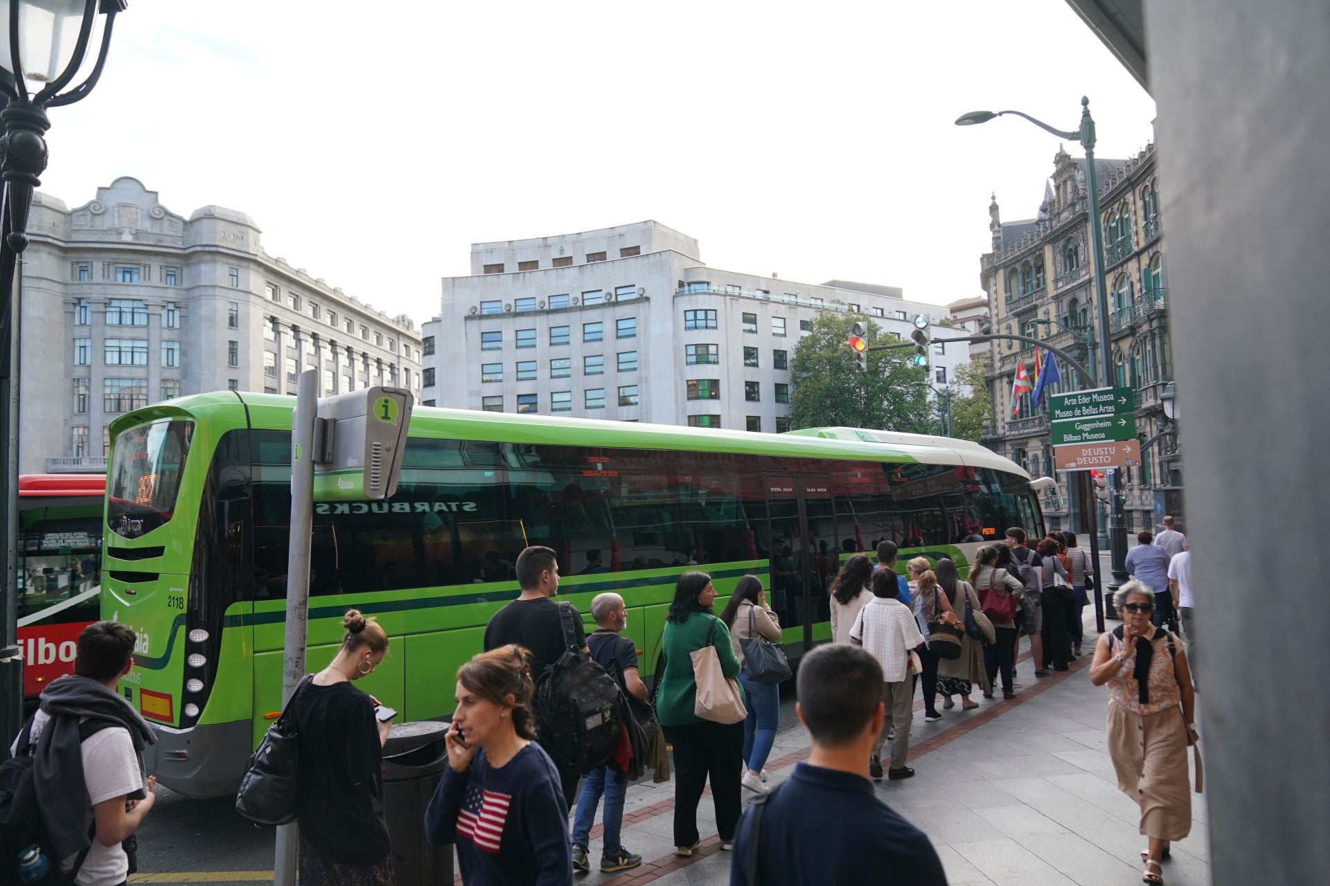 Una parada de Bizkaibus en Bilbao.