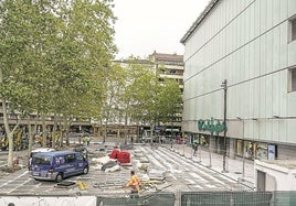 La plaza María Sarmiento está en reformas desde hace casi medio año.