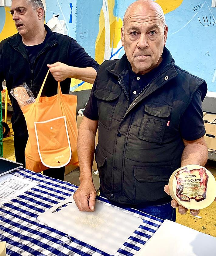 Imagen secundaria 2 - Jon Bastante, Berenice López y José Luis Martin acuden al Mercado con sus productos