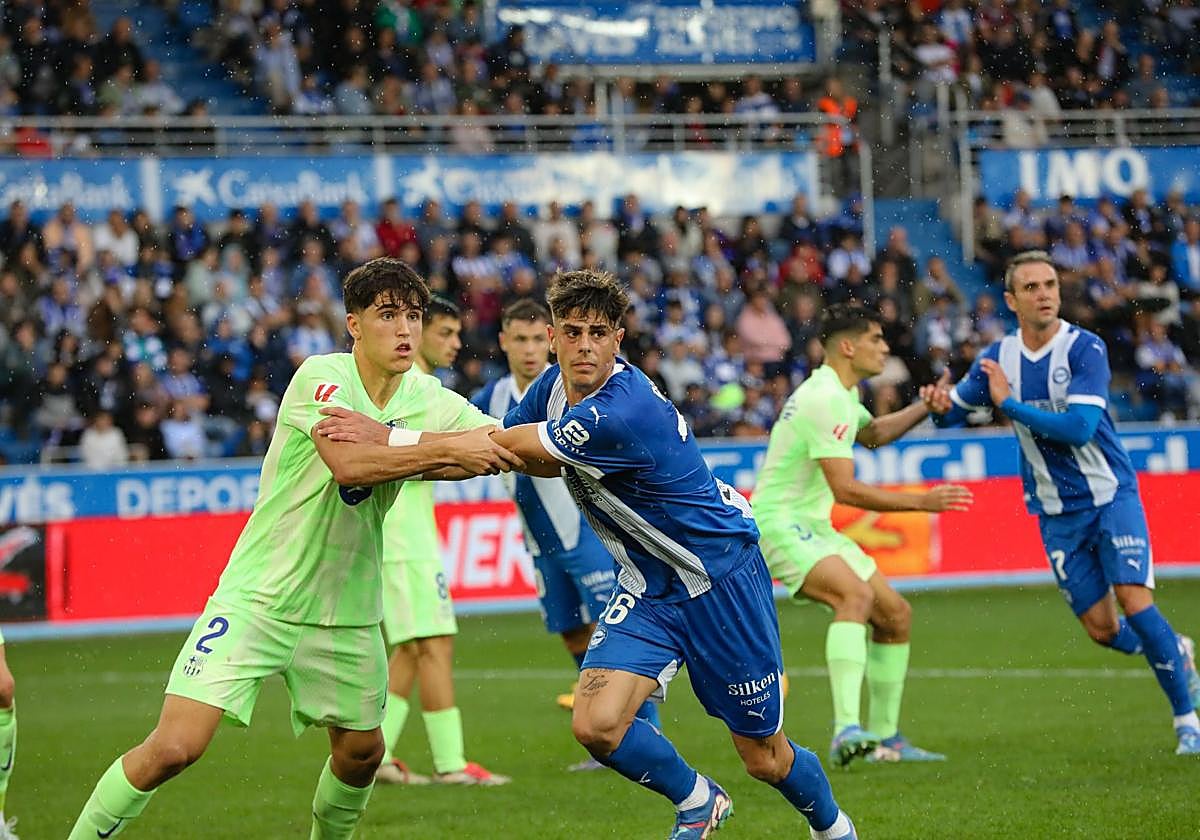 Pica pugna con Cubarsí en su último partido con el Alavés.