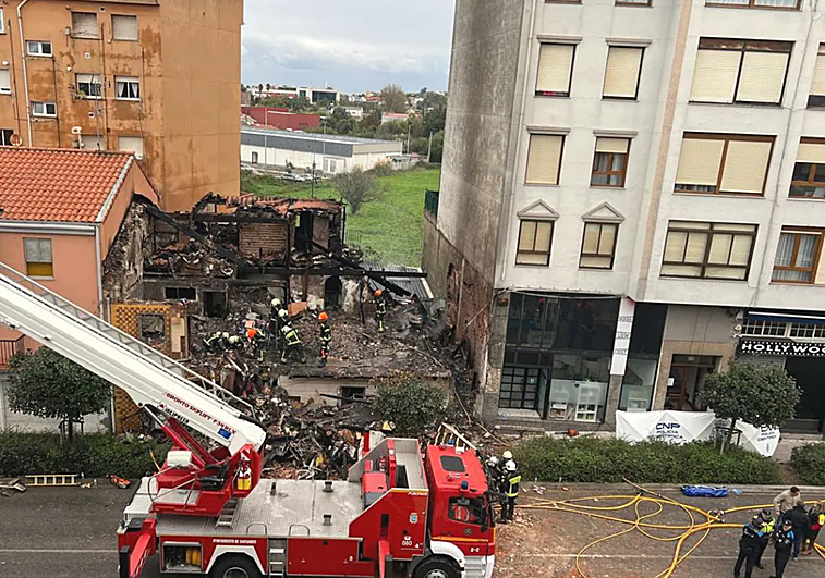 Dotaciones de bomberos, en el dispositivo de emergencias desplegado en La Albericia.