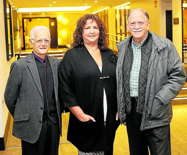 Ángel Gil de Celis, Begoña Martínez y Javier Langarica.