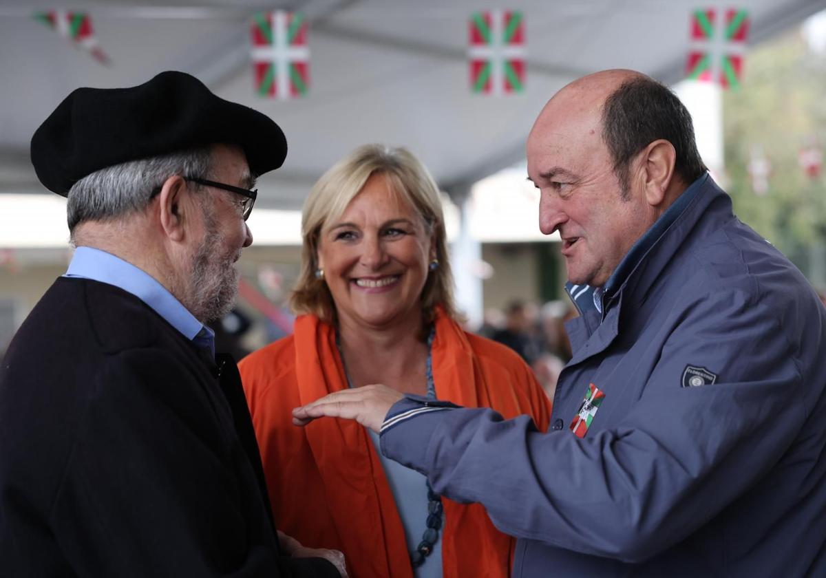 El presidente del EBB, Andoni Ortuzar, y la presidenta del BBB, Itxaso Atutxa, este sábado en el acto de celebración del 115 aniversario de la organización del PNV en Leioa.