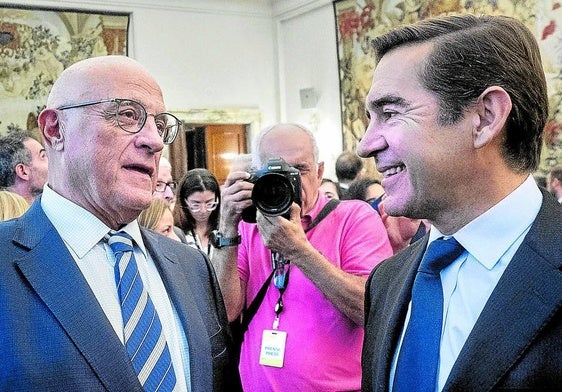 Josep Oliu y Carlos Torres, en la ceremonia de toma de posesión de José Luis Escrivá como nuevo gobernador del Banco de España.