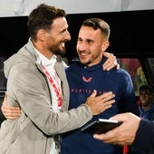 El abrazo de Aduriz con sus antiguos compañeros del Athletic: Berenguer, De Marcos, Lekue...