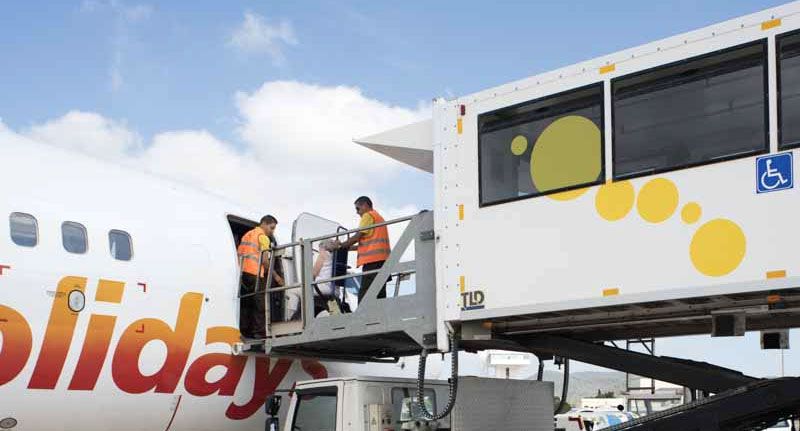 Plataforma tipo 'ambulift' en otro aeropuerto.