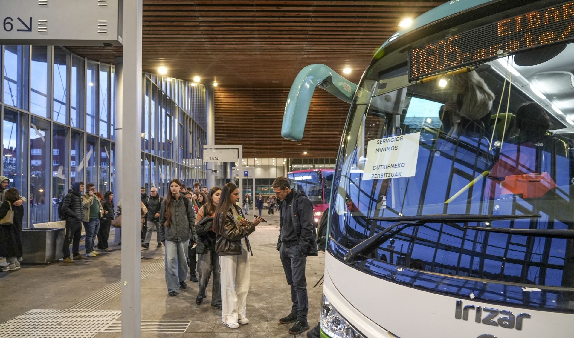 La huelga del transporte de viajeros en Álava, en imágenes