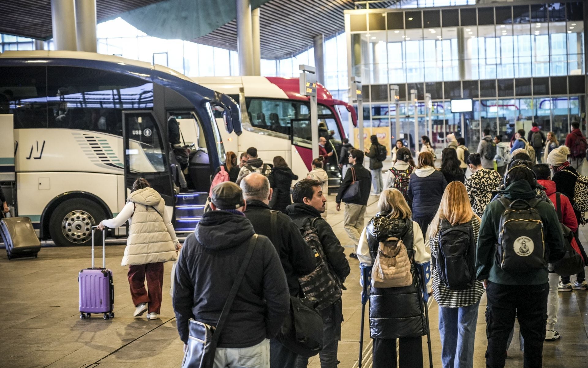 La huelga del transporte de viajeros en Álava, en imágenes