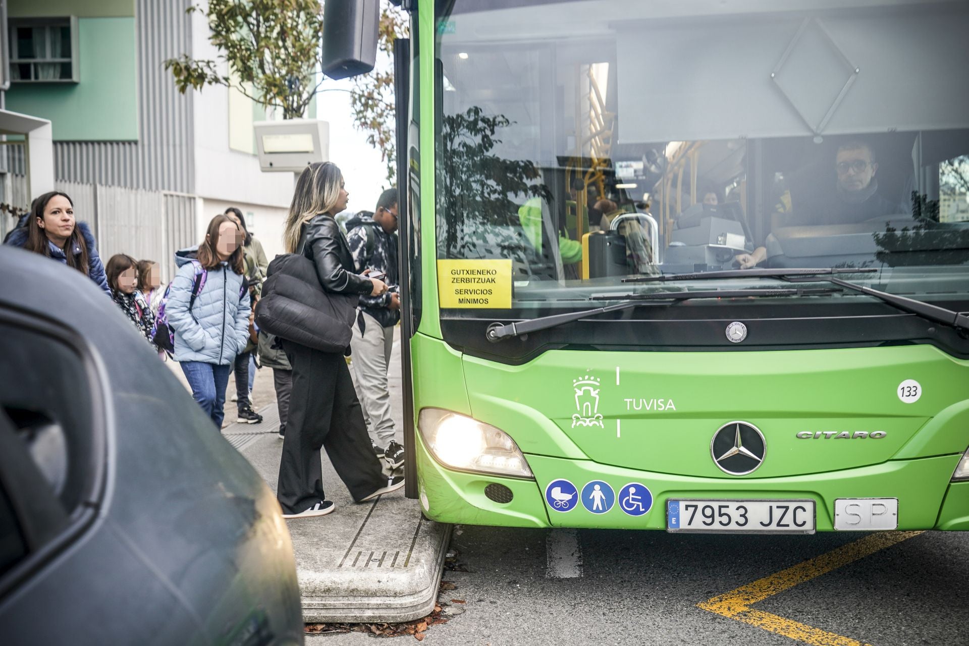 La huelga del transporte de viajeros en Álava, en imágenes