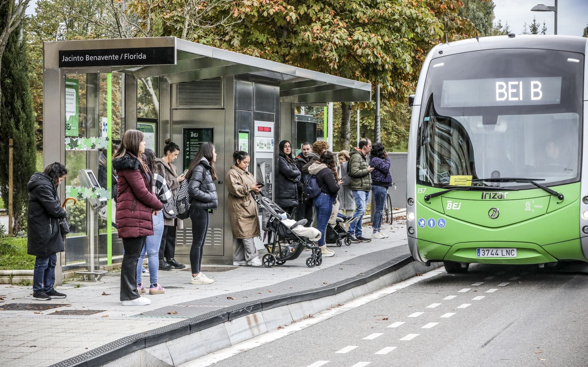 La huelga del transporte de viajeros en Álava, en imágenes