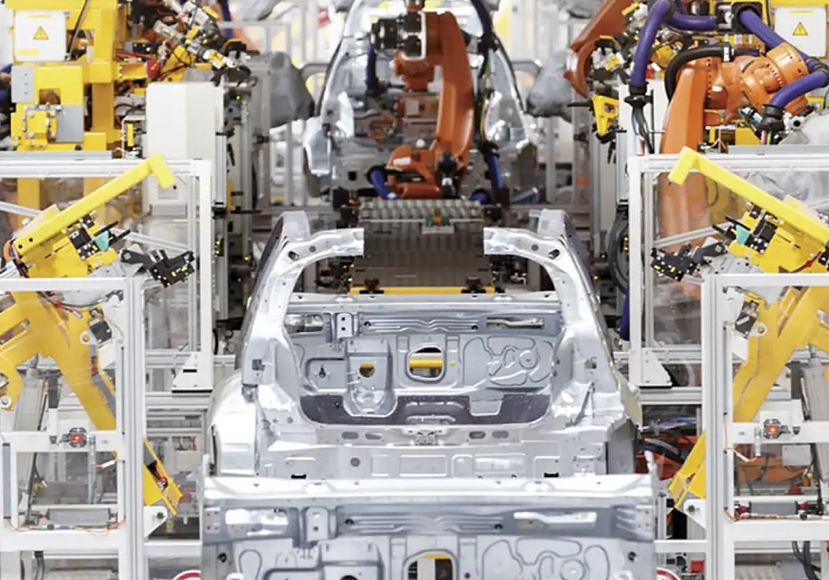 Cadena de montaje en la fábrica del Navarra.