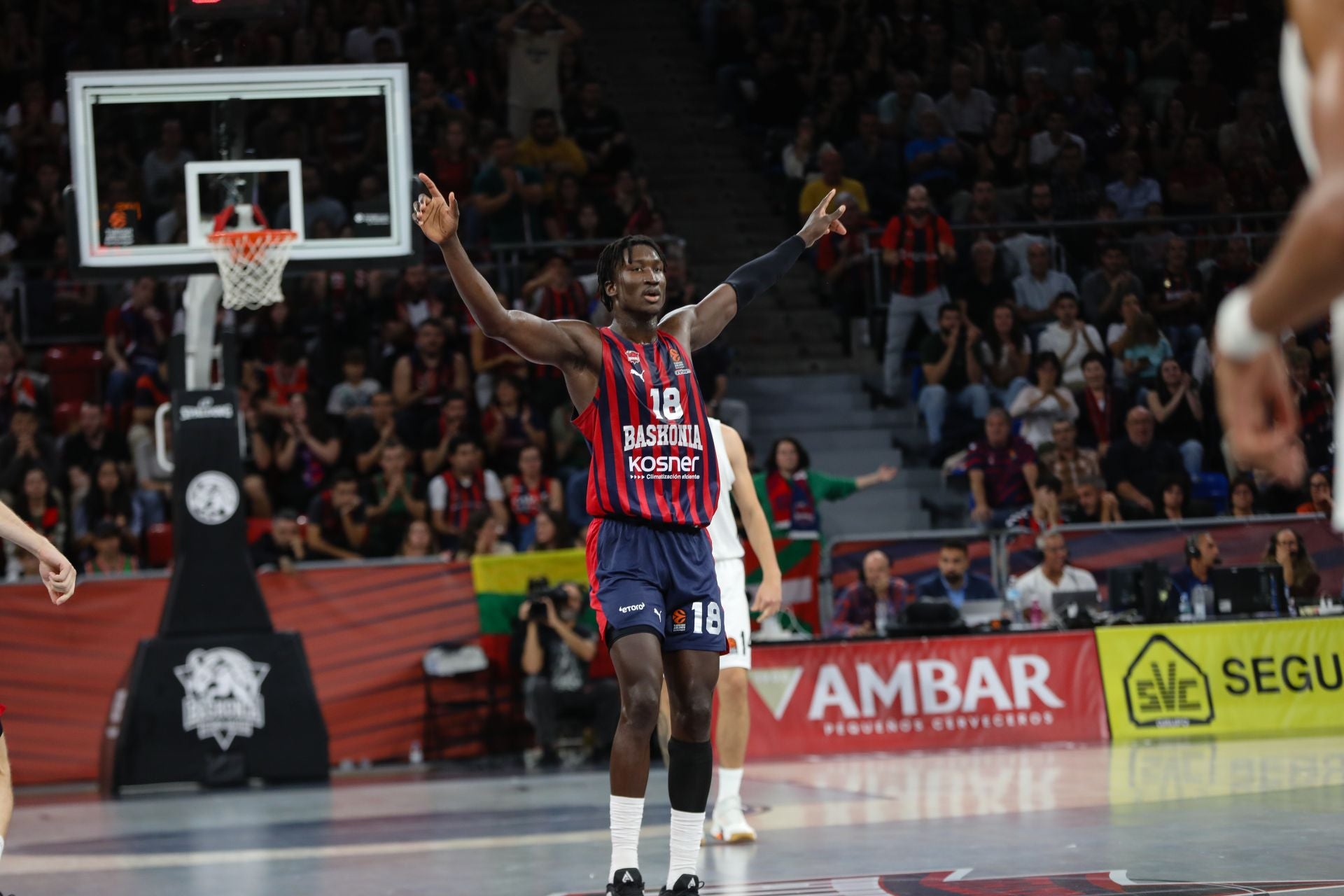 Diopa celebra el triunfo en el Buesa Arena.