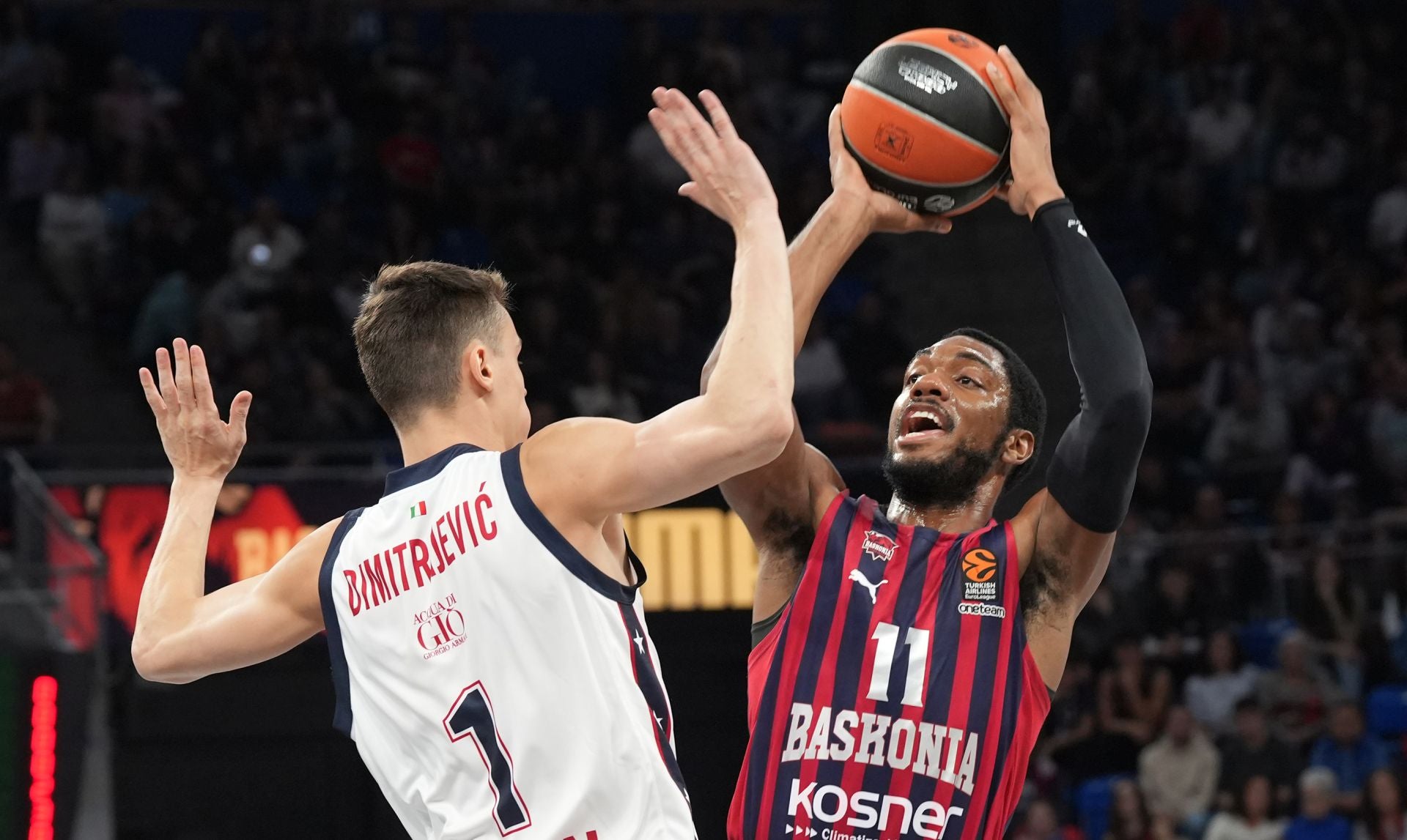 Forrest intenta el tiro.