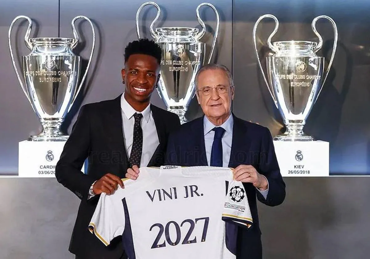 Vinicius y Florentino Pérez, el día en el que se oficializó la renovación del brasileño.