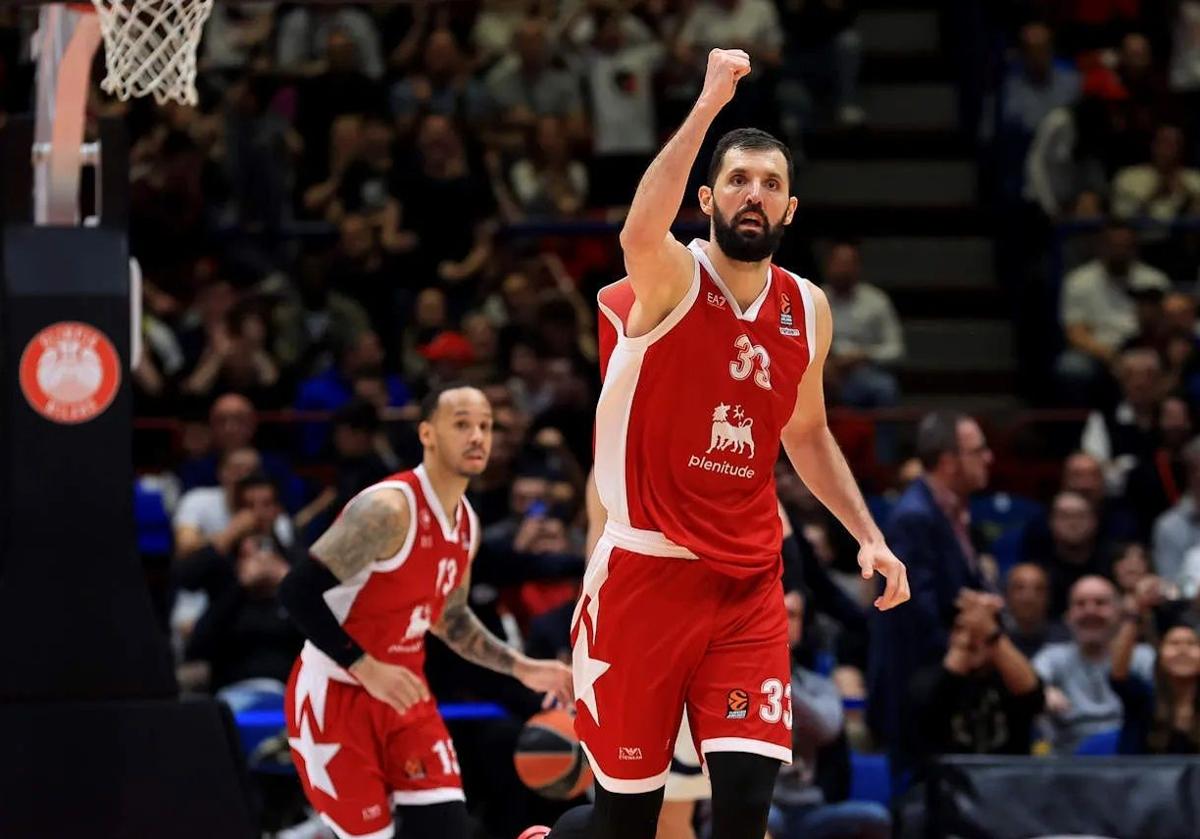 Mirotic alza el puño en señal de victoria.