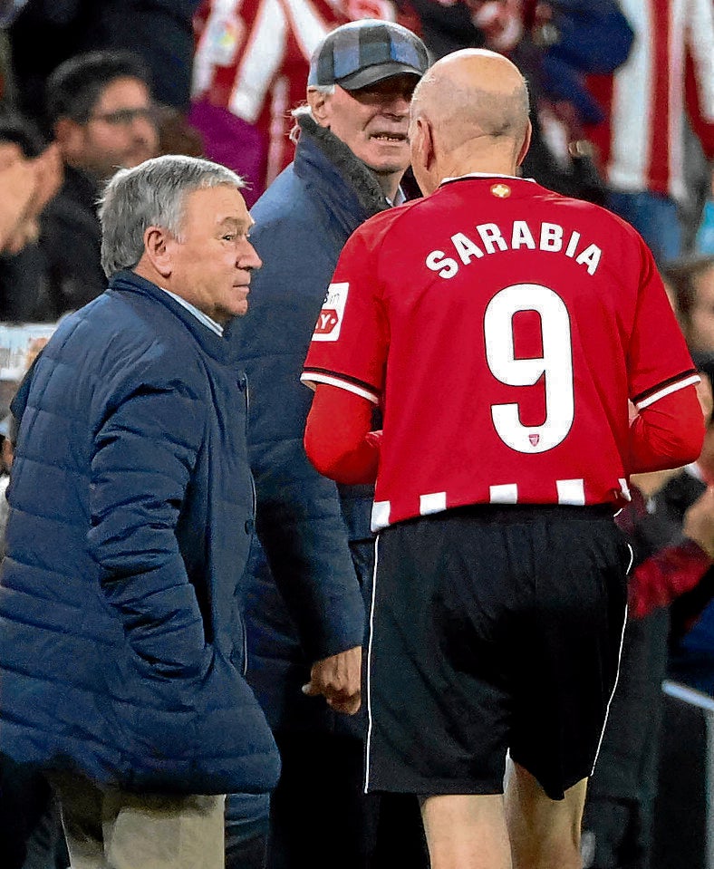 Clemente, Sarabia e Iribar en diciembre de 2013 en un partido de leyendas en San Mamés.