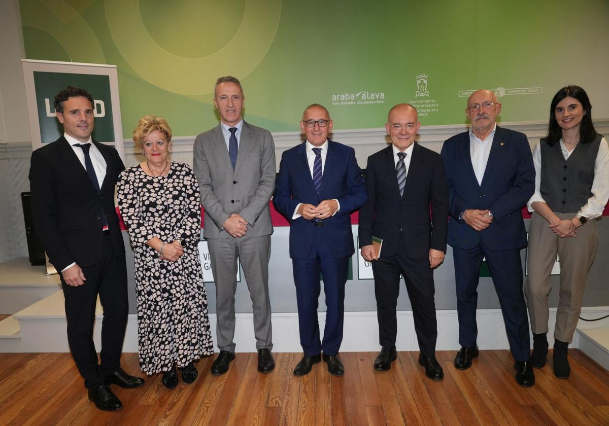 Rubén González-Bengoa, Ana del Val, Jesús de Andrés, Ramiro González, Juan Ignacio Pérez, Jon Armentia y Ainhoa Rousse.