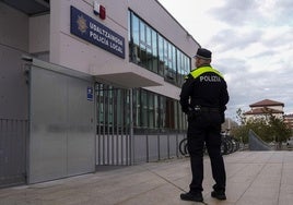 Detenido tras dejar a un hombre inconsciente de una patada en la cara y robarle el móvil en Vitoria