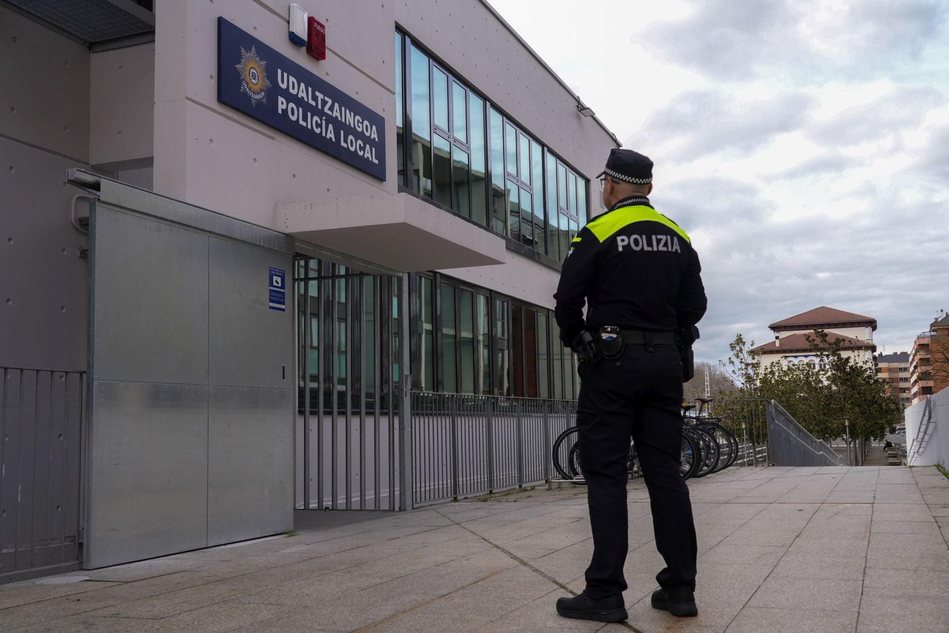 Detenido tras dejar a un hombre inconsciente de una patada en la cara y robarle el móvil en Vitoria