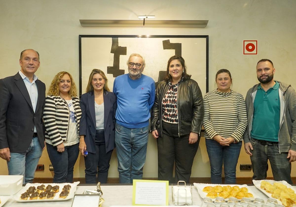 Miguel Garnica, Eva Jiménez, Irma Basterra, José Ramón García Plazaola, la diputada Jone Berriozabal, Nerea Martínez Cerrillo y José Damián García Moreno.