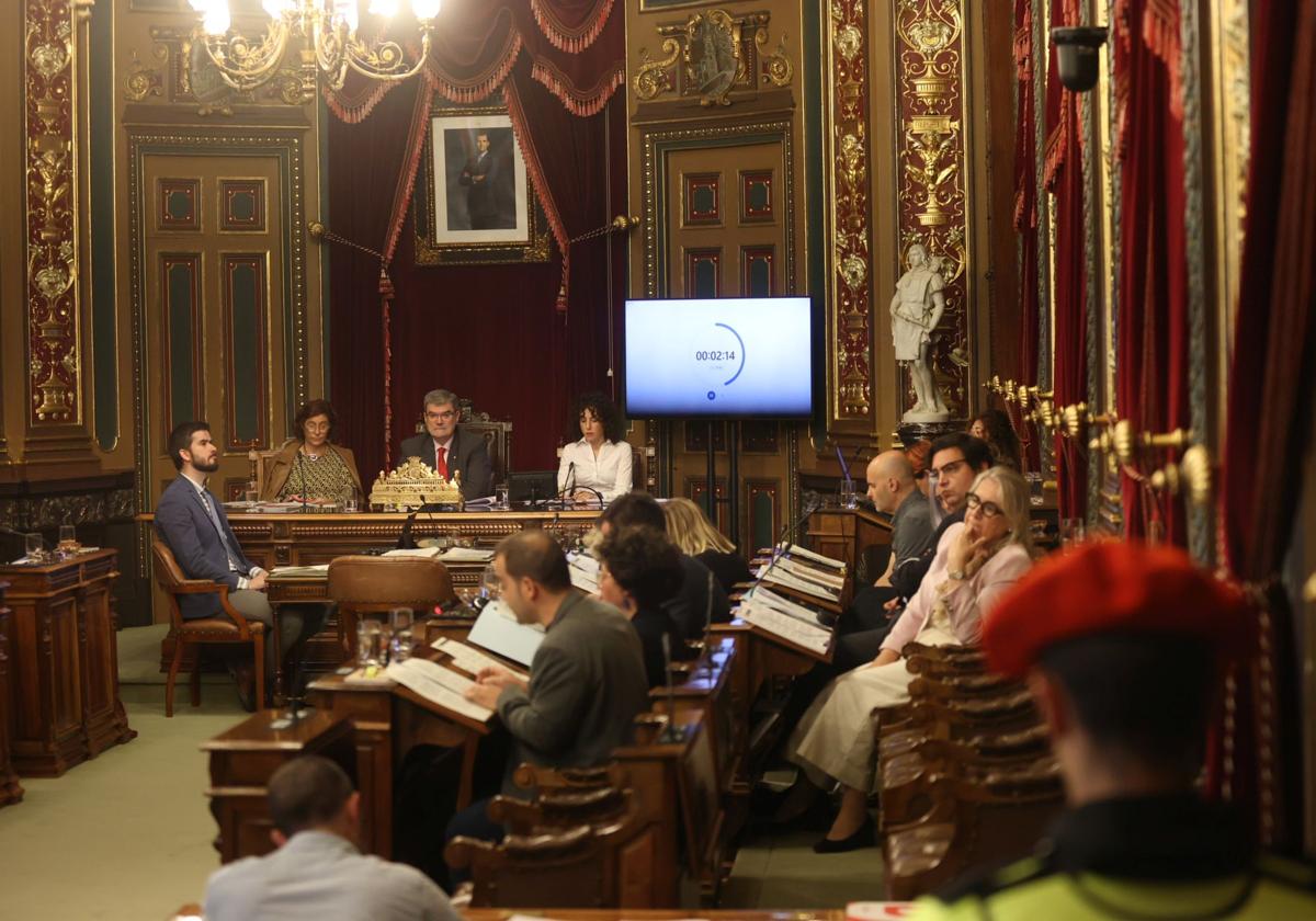 Bilbao guarda un minuto de silencio por las víctimas de la DANA