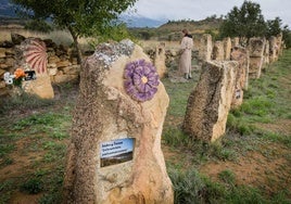 Parcela de Villabuena donde descansan las piedras del cementerio de Joseba Ibáñez