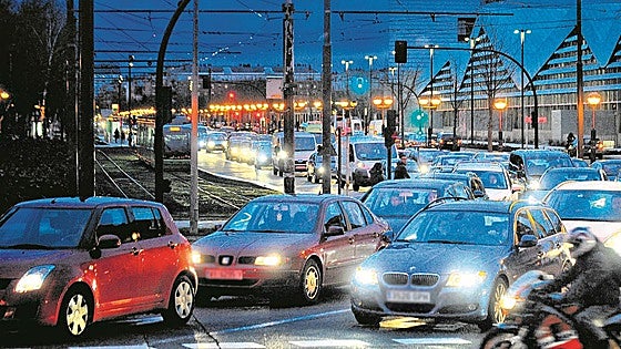 La buena salud del coche en Vitoria: crece el número de conductores y el parque móvil