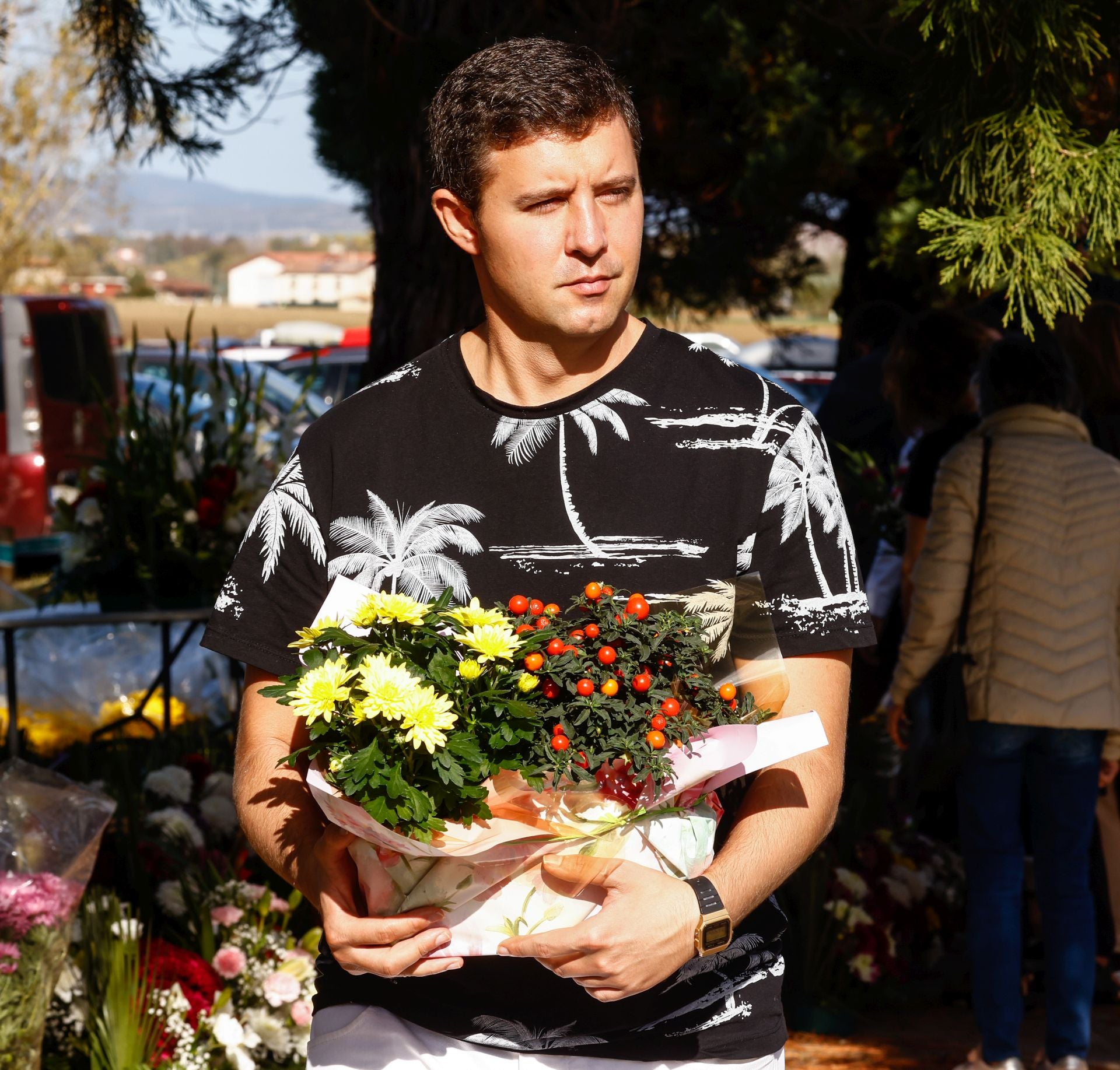 Flores y recuerdos en los cementerios vitorianos