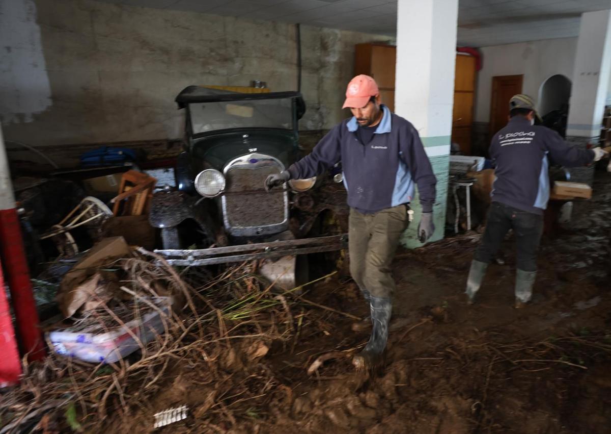 Imagen secundaria 1 - El emotivo mensaje de Rozalén al vivir la tragedia en su pueblo de Letur: «Cuesta entenderlo sin verlo»