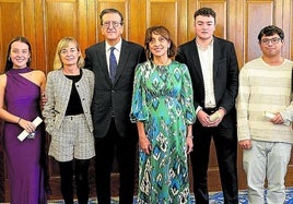 Juan Ignacio Pérez Iglesias, Amaia Oficialdegui, Teresa Cobo, Enrique de Ybarra, Eva Ferreira, Pablo Sanz Moreno, Carlos Oyanguren y Sócrates Sánchez.