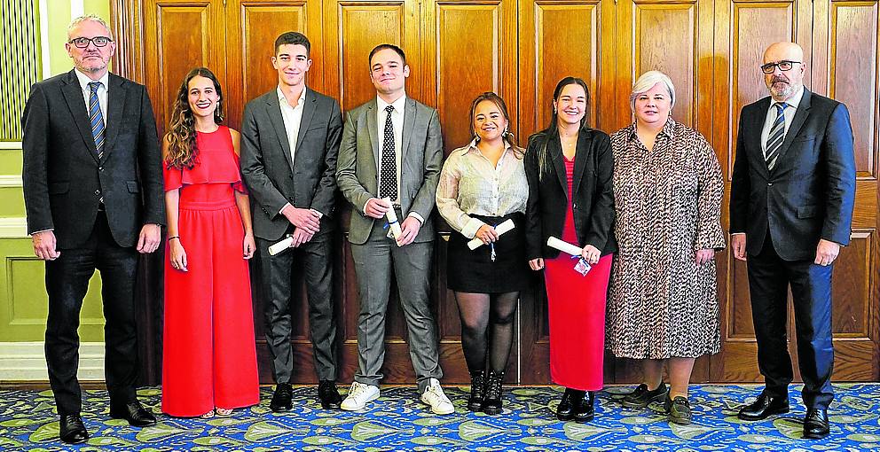 Iñigo Barrenechea, María de Maintenant, Gonzalo Ruiz, Daniel de Lucas, Carolina Muñoz, María Godoy, Leire Moro y José Miguel Santamaría.