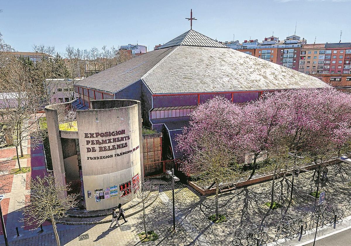 Exterior de la iglesia de San Francisco de Asís que se pretende convertir en centro memorial 50 años después de la masacre.