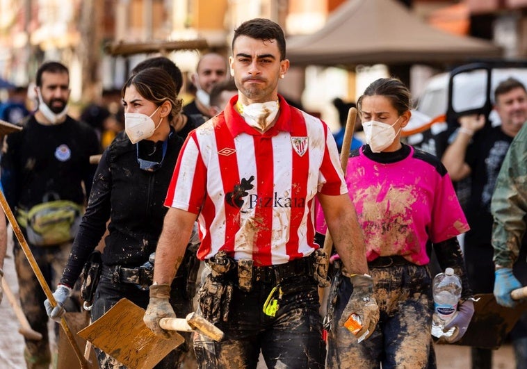 Un centenar de ertzainas ya ayuda en Valencia tras viajar por su cuenta sin permiso oficial