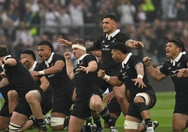 Los All Blacks interpretan la haka en Twickenham