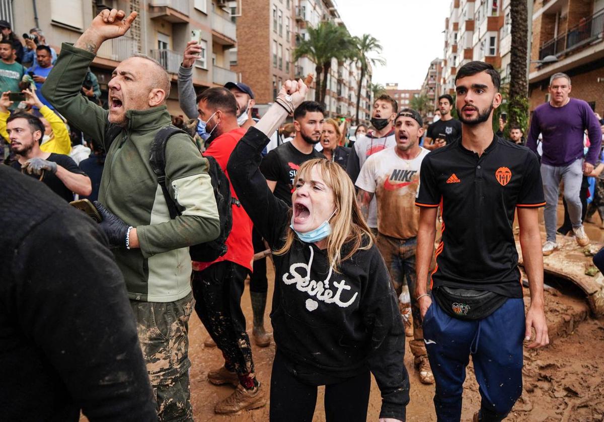 Indignación en Paiporta durante la visita del Rey Felipe VI.