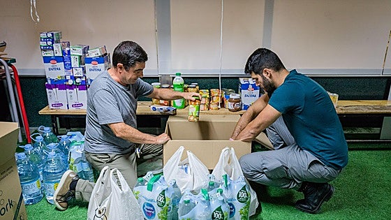 Los alaveses recopilan miles de kilos de ayuda y se movilizan para ir a Valencia