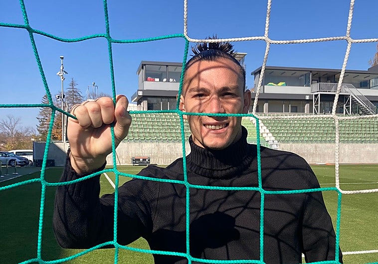 Francisco Javier Hidalgo 'Son' posa este martes en el estadio del Ludogorts.