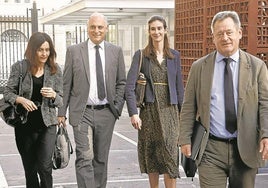 La directora de Arkaute, Miren Dobaran; los viceconsejeros Ricardo Ituarte y Joana Egiluz; y el consejero Bingen Zupiria, ayer en la entrada del Parlamento.