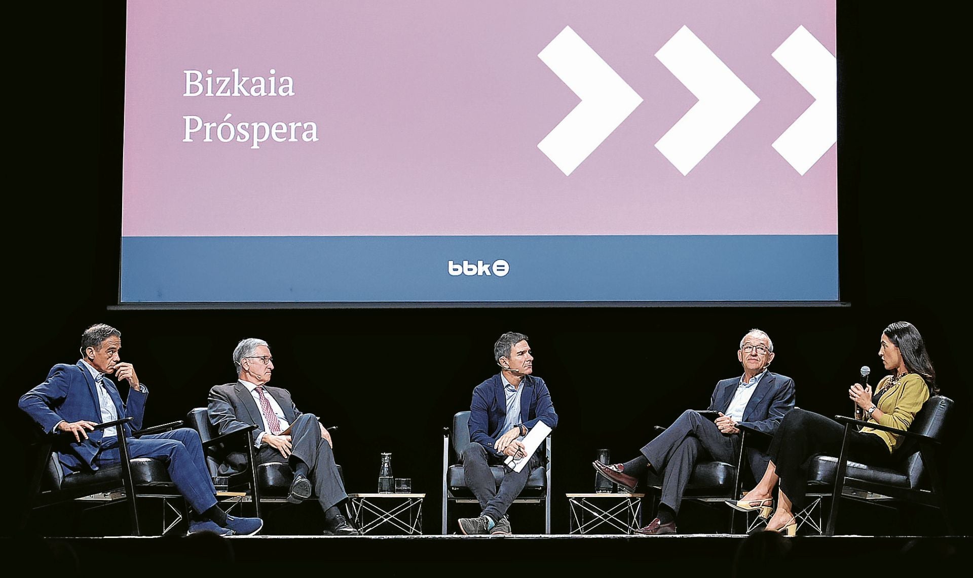 De izquierda a derecha, Guillermo Dorronsoro, Iván Martén, Joseba Iriondo, José Galíndez y Sara Jainaga en la Sala BBK de Bilbao.