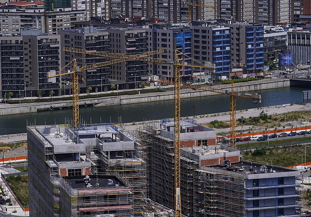Viviendas ya en construcción en Zorrozaurre.
