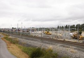 Trabajos en la playa de vías para la futura intermodal de Júndiz.