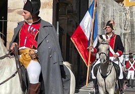 La representación teatral ha empezado al mediodía, cuando la tropas napoleónicas han llegado al Ayuntamiento de Balmaseda.