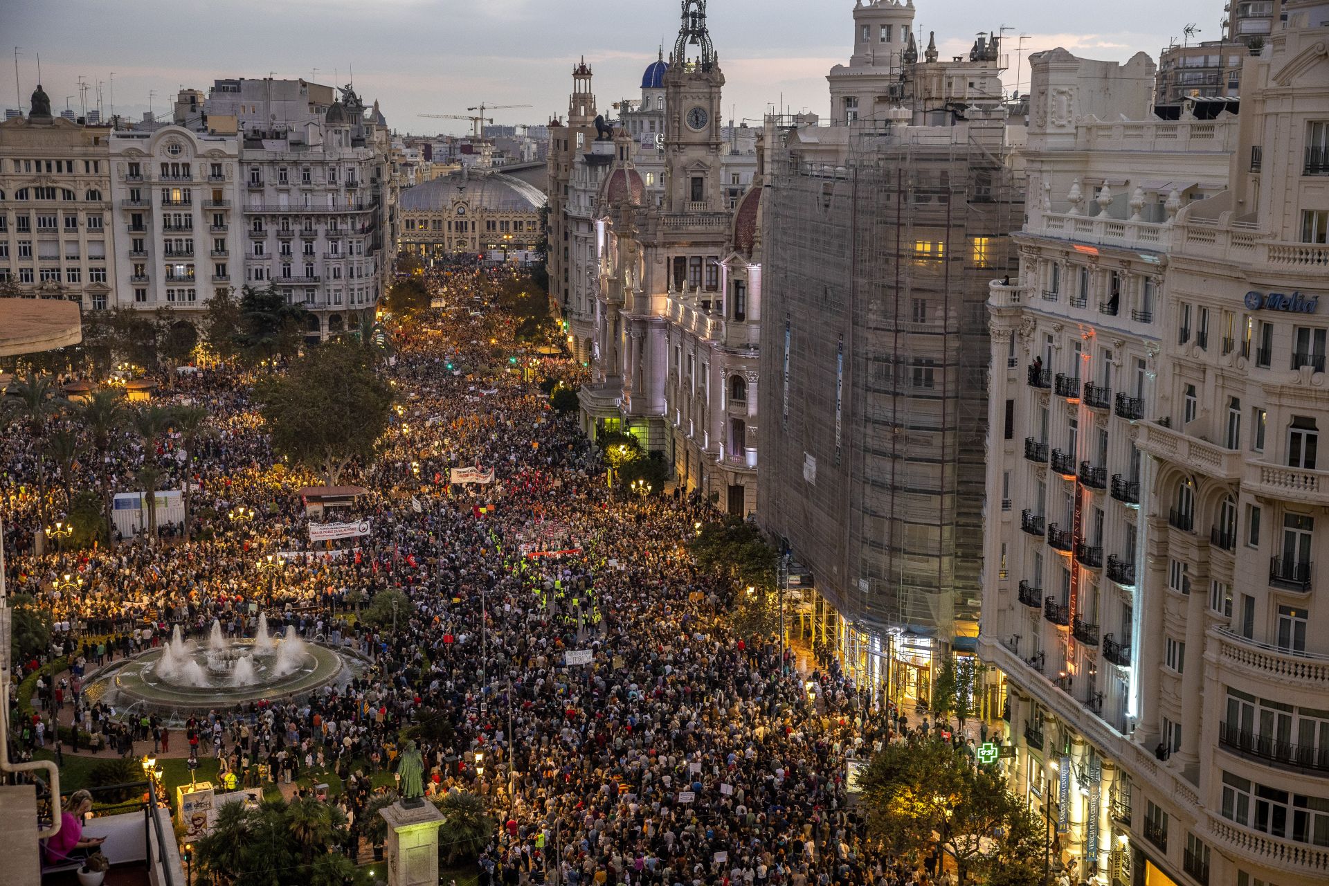 Valencia se vuelca contra Carlos Mazón por la gestión de la DANA