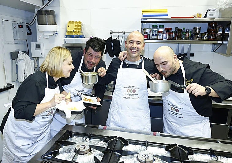 De izquierda a derecha, Ana Cía, Joseba Olalde, Álex Fernández y Alfredo Taboada.