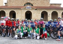 Las voluntarias de la asociación, en la última prueba ciclista de Bizkaikoloreak