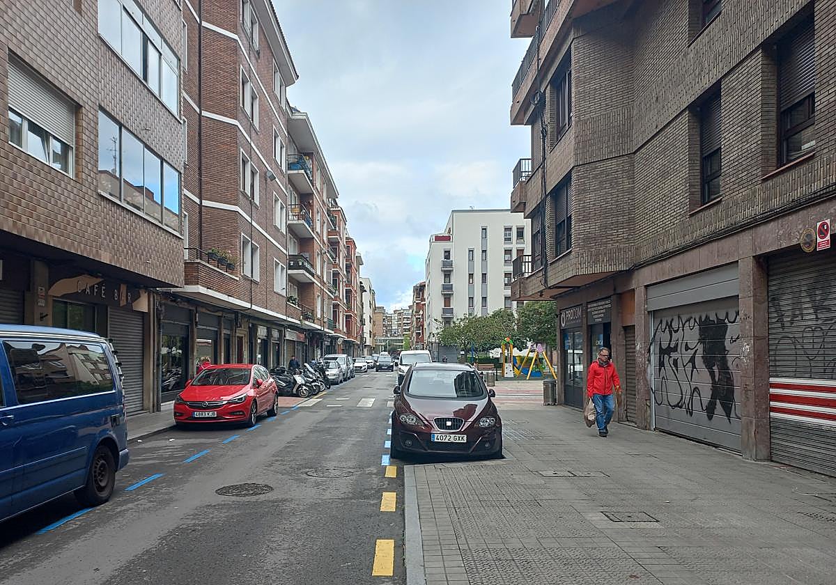 Calle de Romo en la que tuvieron lugar los altercados el sábado por la noche.