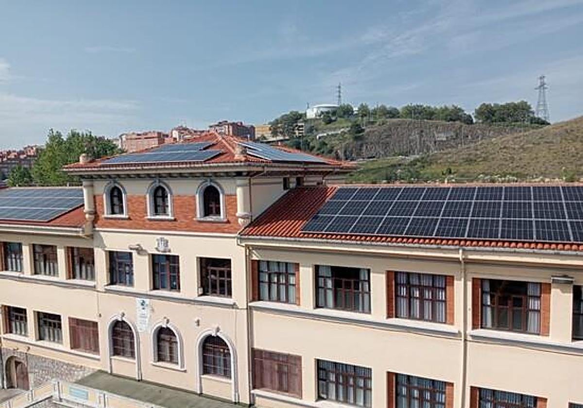 Placas solares para garantizar la eficiencia energética de un edificio